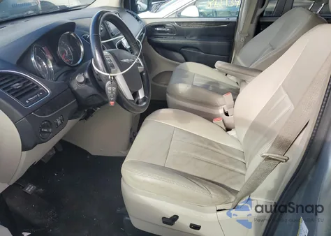 2015 Chrysler Town & Country Touring z USA, uszkodzony, nr VIN 2C4RC1BG2FR629921